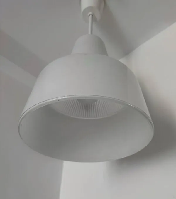 Illustration numéro 2 du produit Lustre verre Holophane années 70