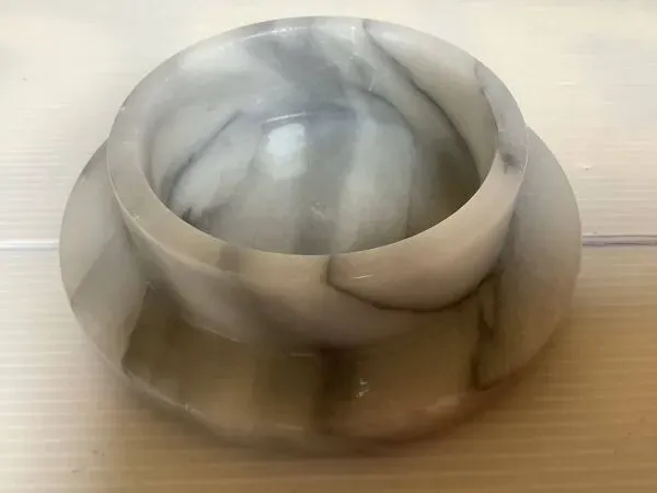 Illustration numéro 2 du produit Vide poche baguier marbre gris blanc