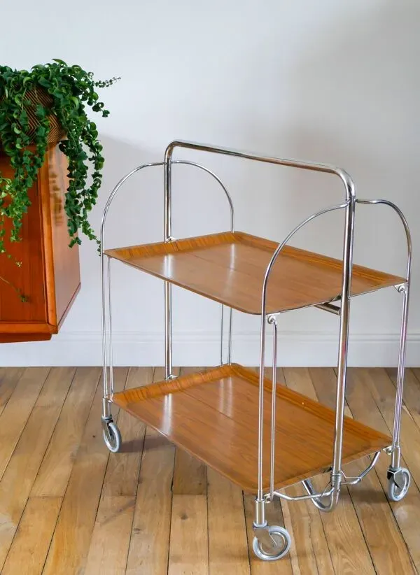 Illustration numéro 2 du produit Desserte roulante en formica et chrome Design, 1970