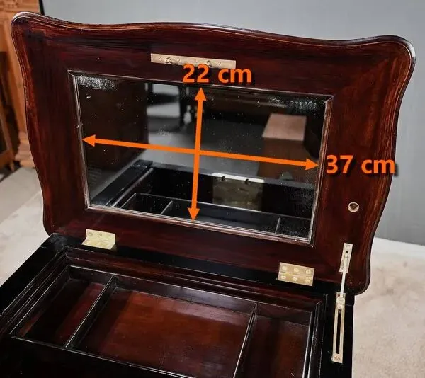Illustration numéro 2 du produit Travailleuse en Bois de Rose et Palissandre, style Louis XV, époque Napoléon