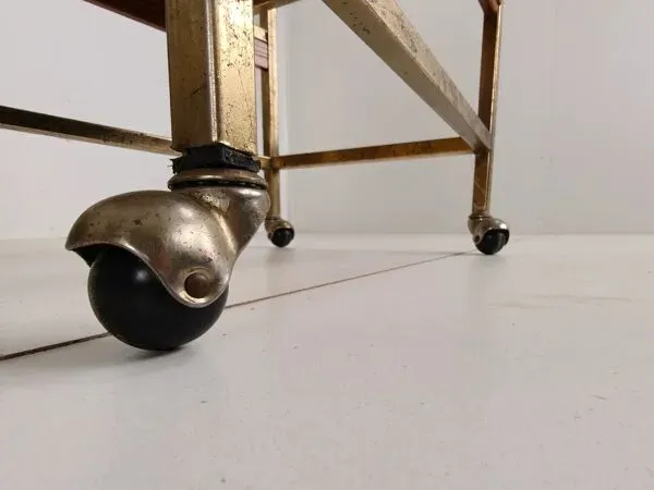 Illustration numéro 2 du produit Ensemble unique de chaises de salle à manger et de salon de style milieu du siècle – dorées, fabriquées entre 1940 et 1948 par Flanders Industries Inc, Fort Smith, Arkansas