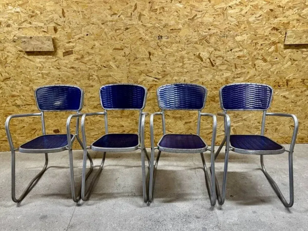 Illustration numéro 2 du produit Série Lot de 4 chaises Fauteuil Gaston Viort