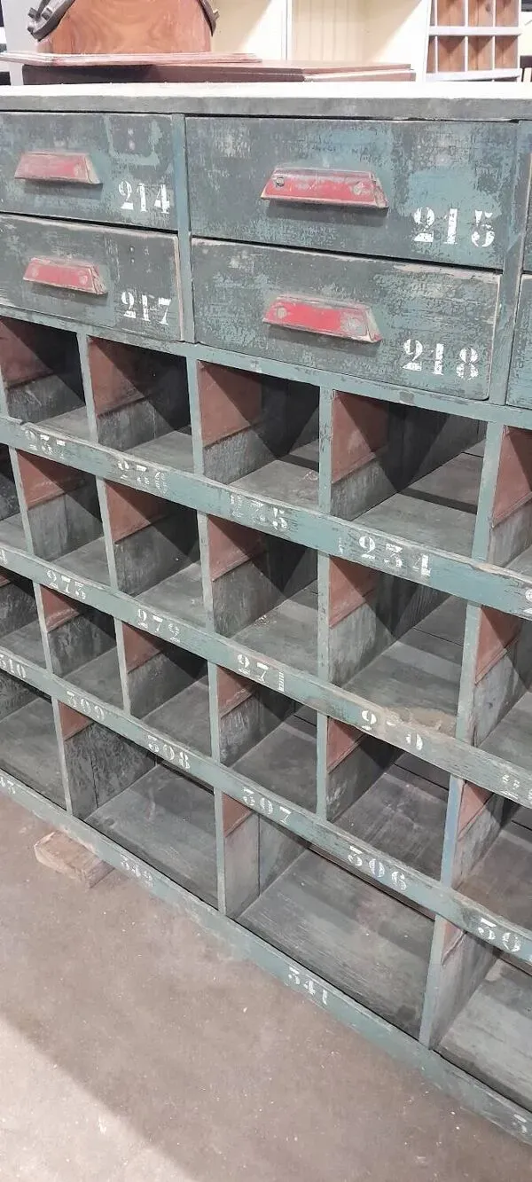 Illustration numéro 2 du produit Meuble de métier