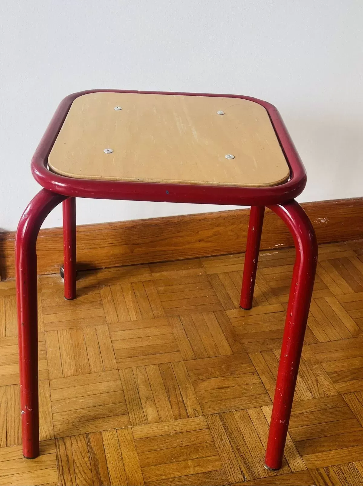 Illustration numéro 2 du produit tabouret industriel