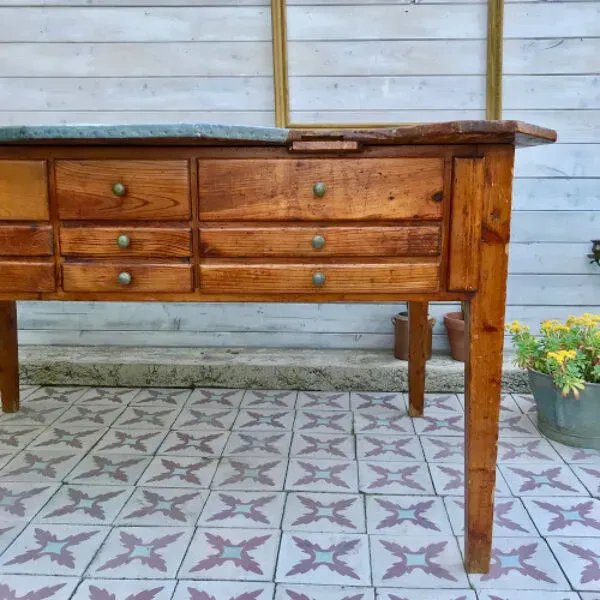 Illustration numéro 2 du produit Table de joaillier