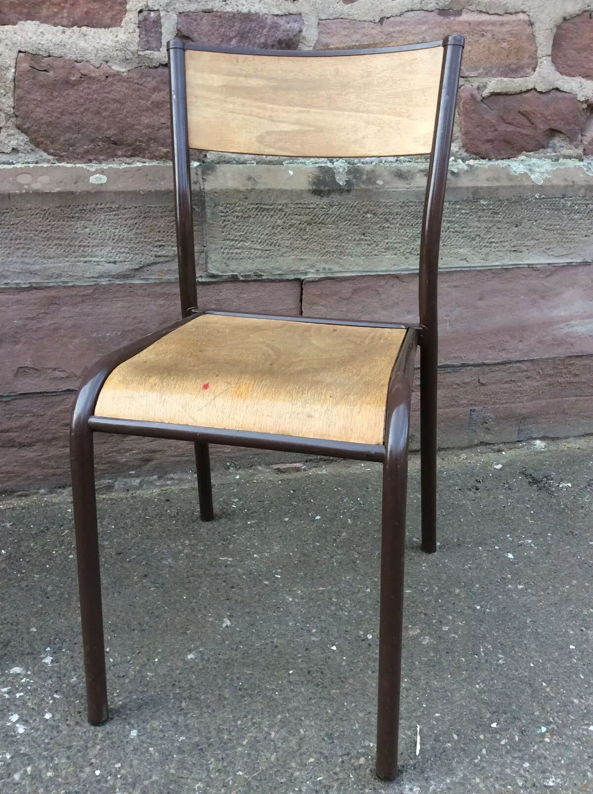 Illustration numéro 2 du produit Paire de chaises école Mullca vintage