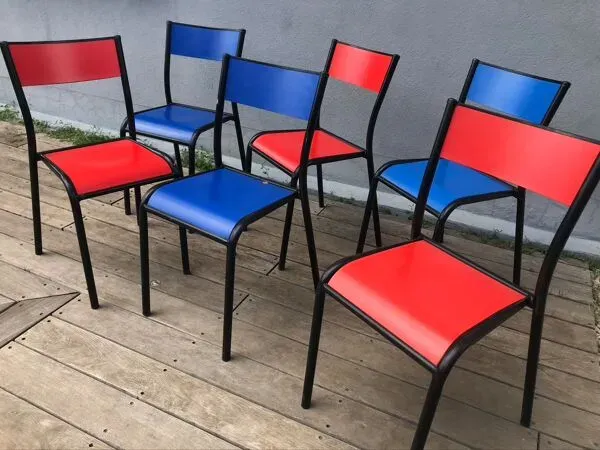 Illustration numéro 2 du produit Série de 6 chaises d'école couleur