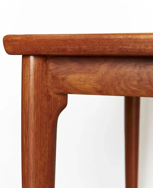 Illustration numéro 2 du produit Table à manger en forme de bateau Grete Jalk pour Glostrup