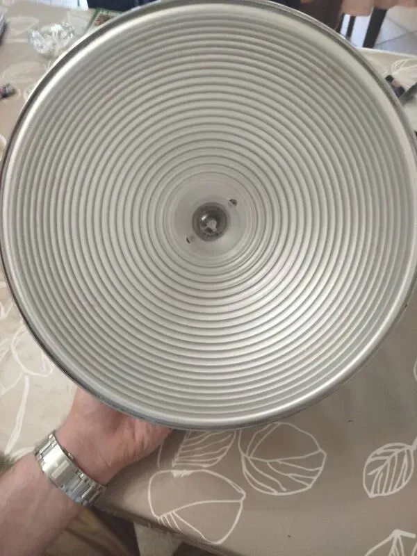 Illustration numéro 2 du produit Suspension vintage en métal chromé – design années 70