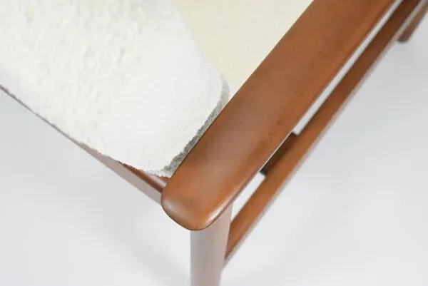 Illustration numéro 2 du produit Fauteuil vintage original, années 1960, designer E.Homma, restauré, bouclé blanc