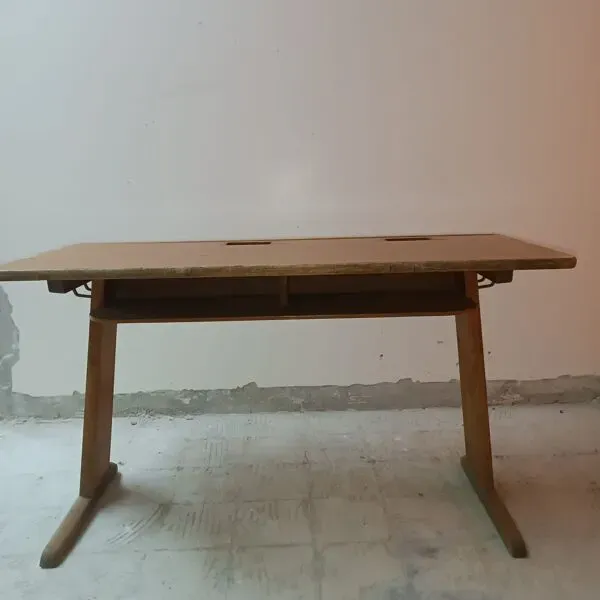 Illustration numéro 2 du produit Bureau d'ecole vintage allemand casala