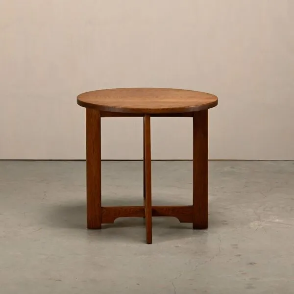 Illustration numéro 2 du produit Table d'appoint en chêne de l'École d'Amsterdam Art Déco moderniste néerlandaise.