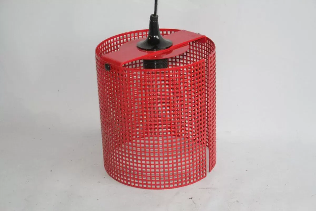 Illustration numéro 2 du produit Suspension rouge tôle perforée