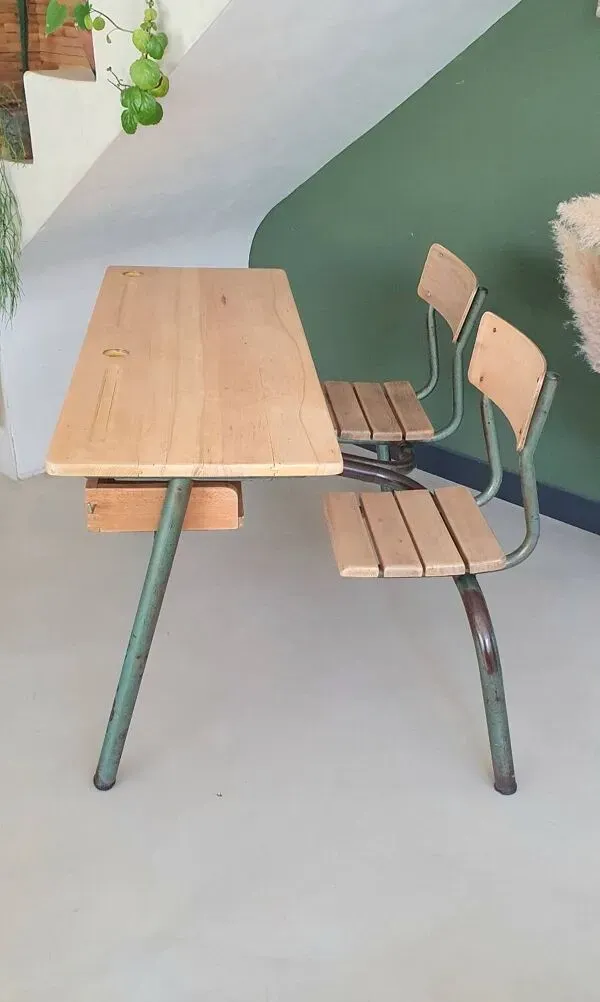 Illustration numéro 2 du produit Bureau