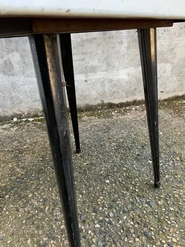 Illustration numéro 2 du produit Table métal tolix