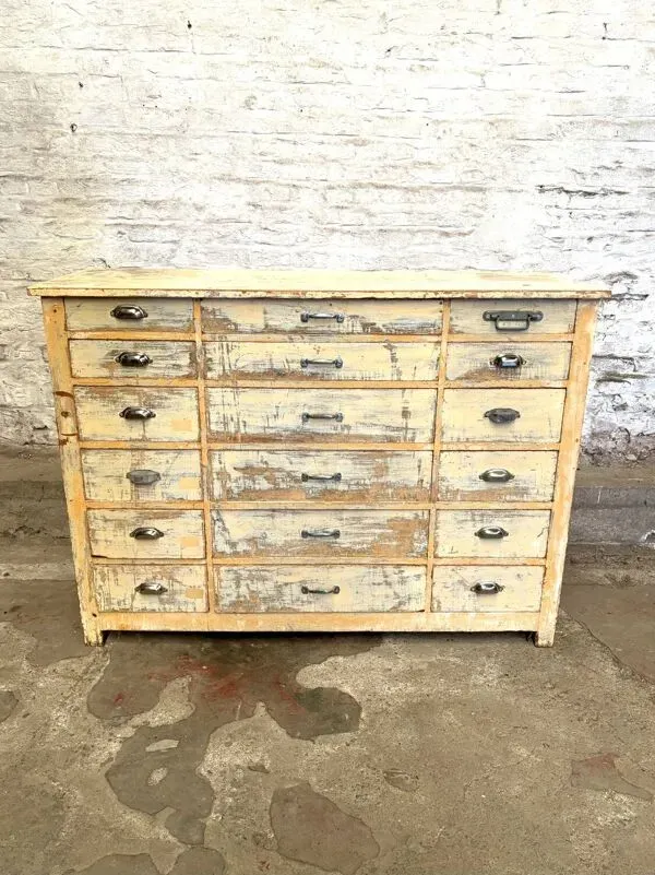 Illustration numéro 2 du produit Meuble de metier