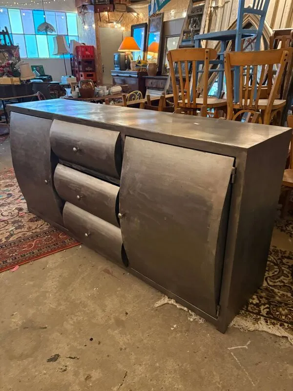 Illustration numéro 2 du produit Meuble industriel en acier