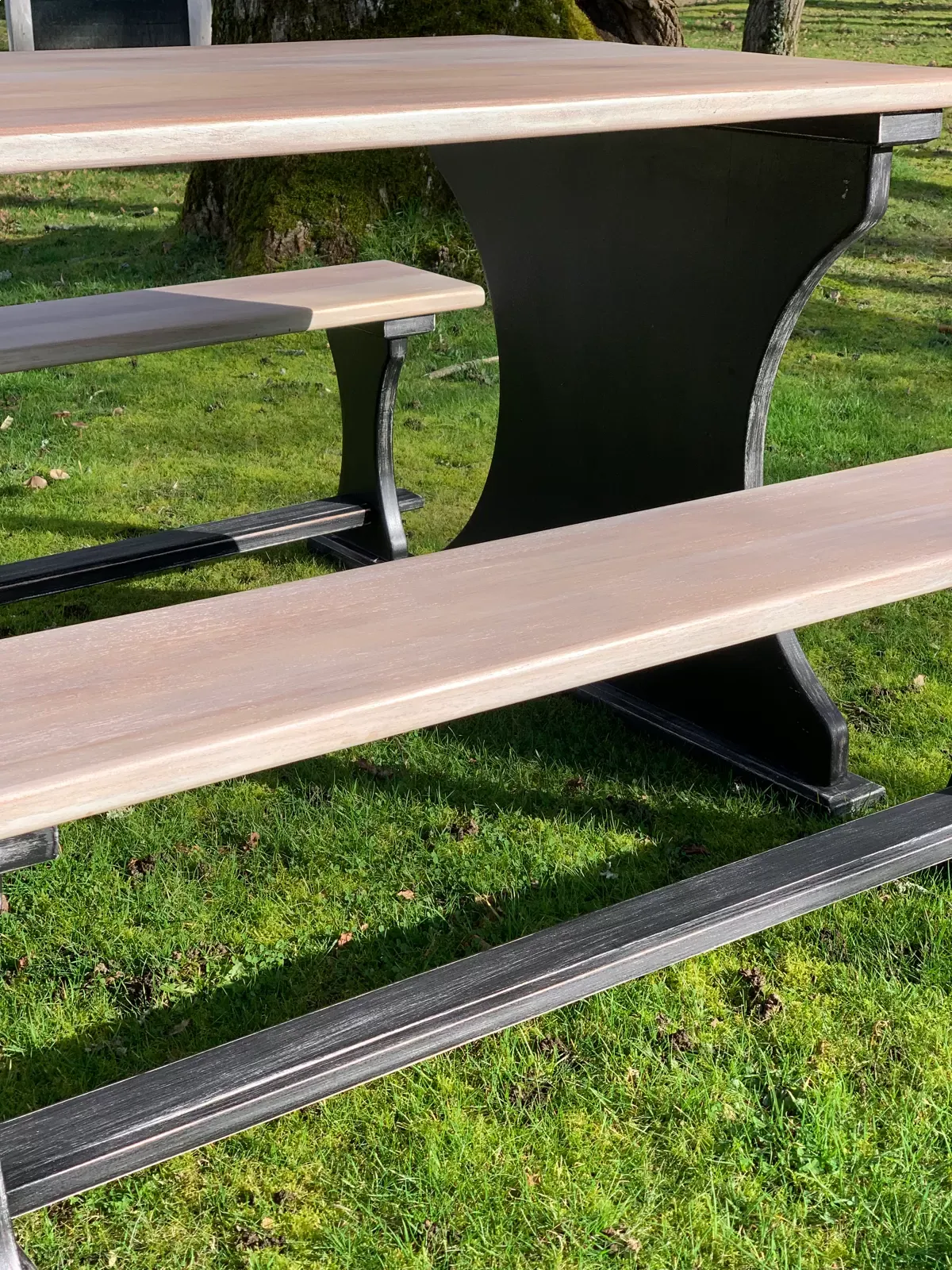 Illustration numéro 2 du produit Bureau