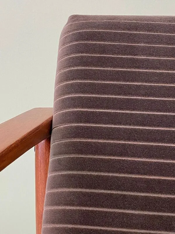 Illustration numéro 2 du produit Fauteuil M chocolat