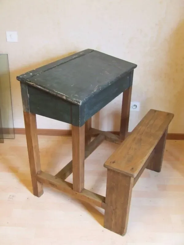 Illustration numéro 2 du produit Bureau d'écolier