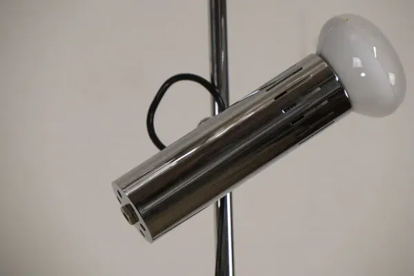 Illustration numéro 2 du produit Lampadaire vintage en métal chromé - 1970