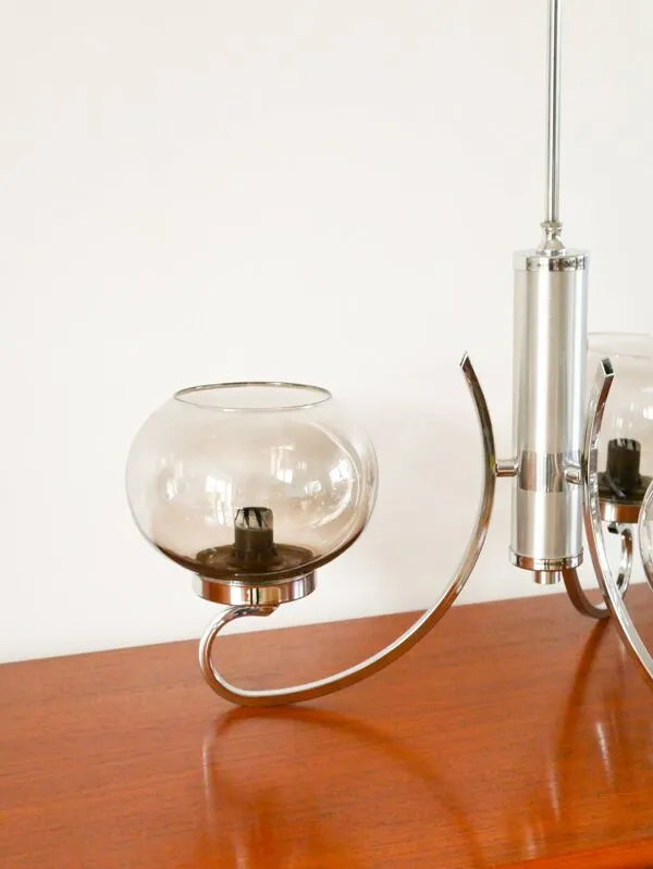 Illustration numéro 2 du produit Lustre Gaetano Sciolari, 3 feux, en chrome et verre fumé, 1970