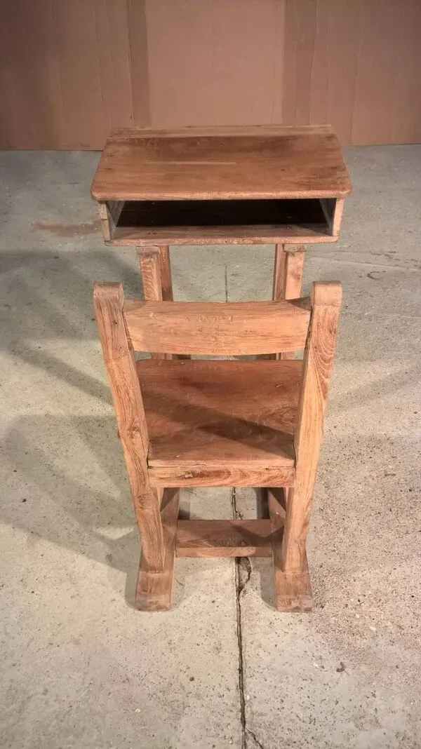 Illustration numéro 2 du produit Pupitre ancien en teck birman