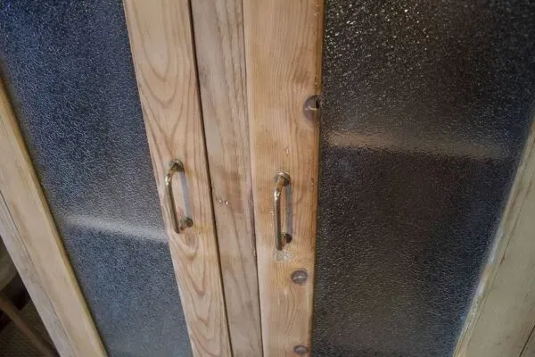 Illustration numéro 2 du produit Armoire vitrée