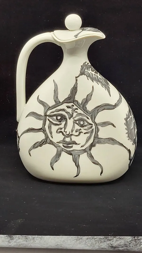 Illustration numéro 2 du produit Bouteille Jean Lurçat en porcelaine par Haviland Limoges, France