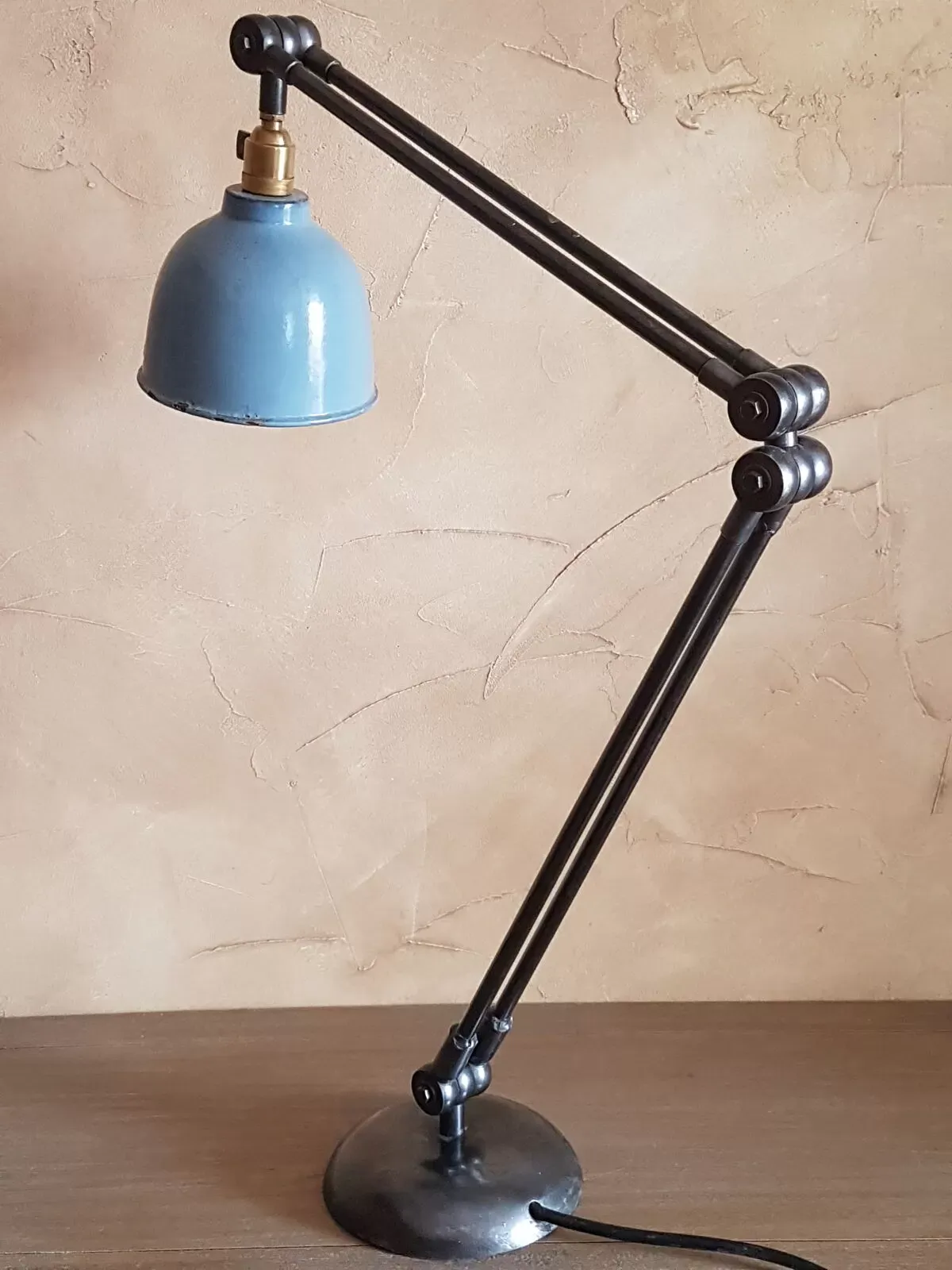 Illustration numéro 2 du produit Lampe industrielle vintage Kumewa