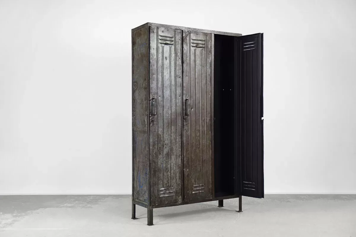 Illustration numéro 2 du produit Armoire d'usine industrielle vintage en métal, années 1950