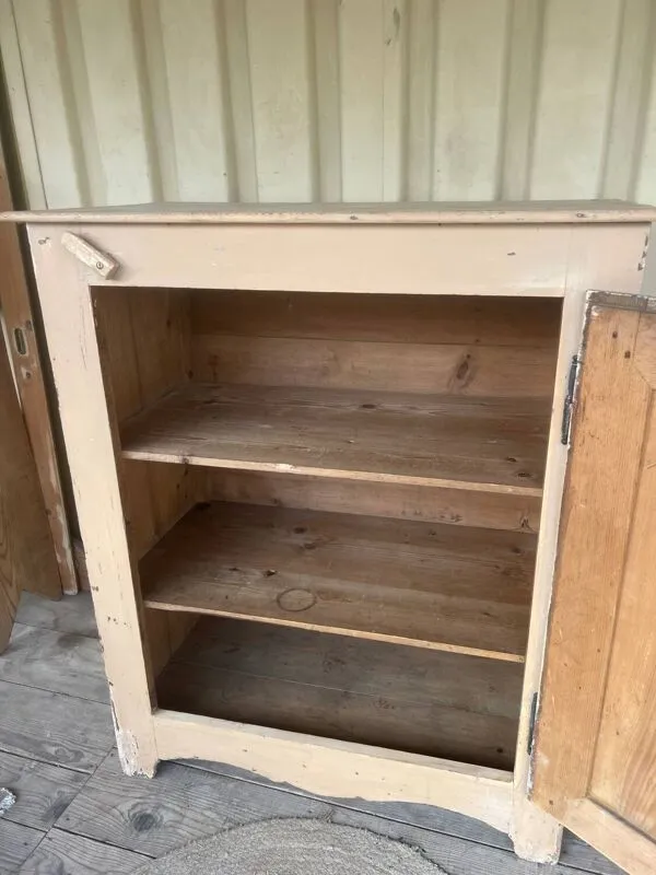 Illustration numéro 2 du produit Buffet confiturier