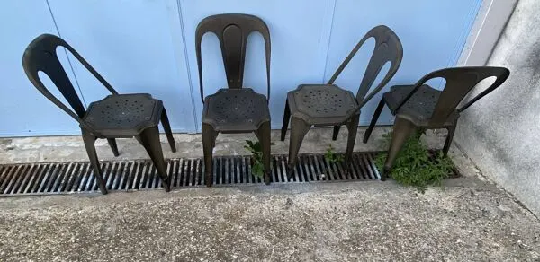 Illustration numéro 2 du produit Chaises industrielles