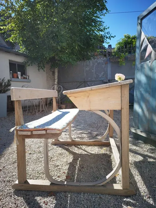 Illustration numéro 2 du produit Pupitre d'écolier vintage