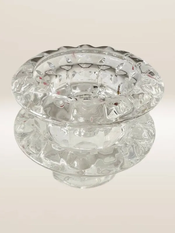 Illustration numéro 2 du produit Paire de bougeoirs en verre