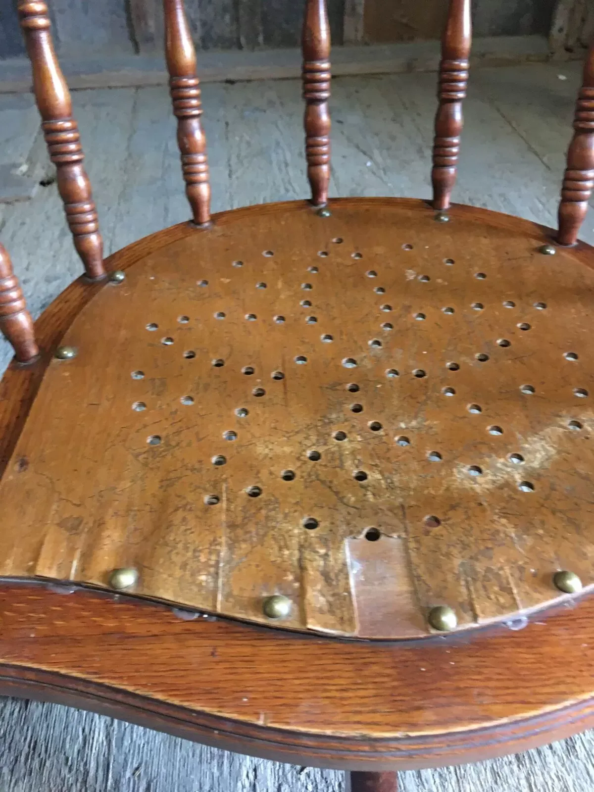 Illustration numéro 2 du produit Chaise industrielle sur roues des années 30