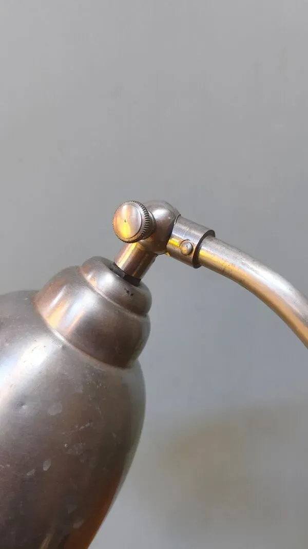 Illustration numéro 2 du produit Lampe de bureau industrielle vintage