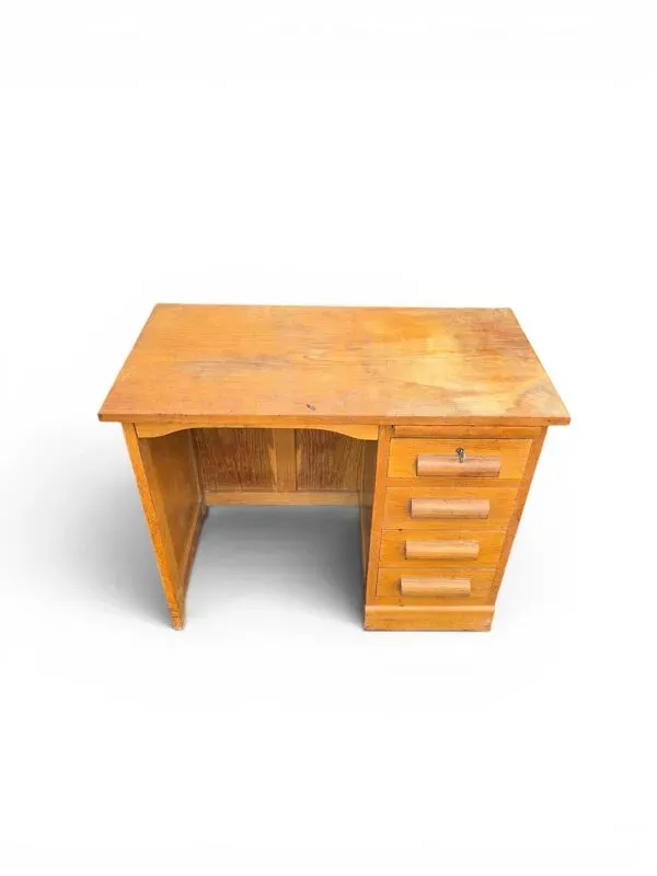 Illustration numéro 2 du produit Bureau vintage en chêne clair avec caisson et tablette coulissante