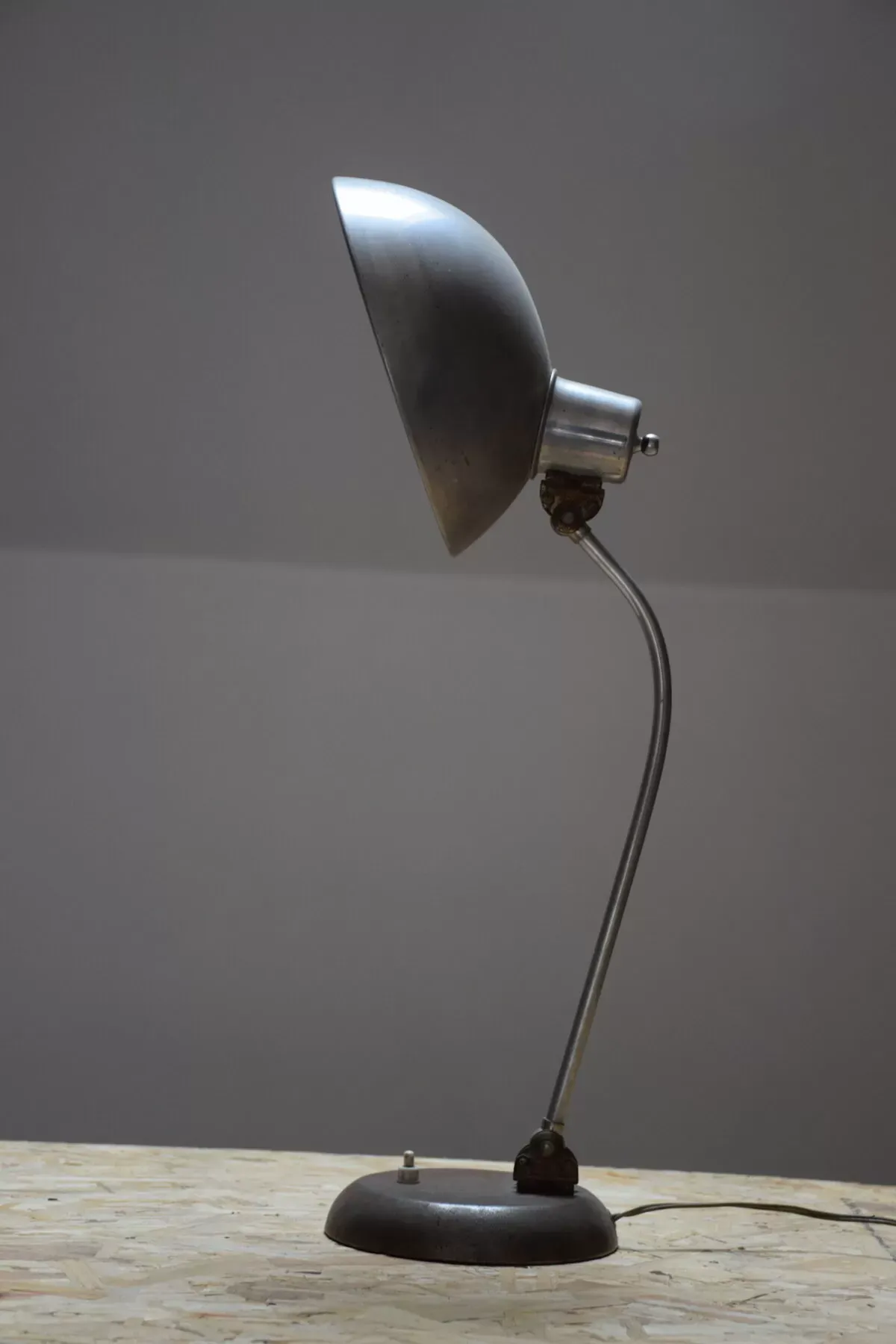 Illustration numéro 2 du produit Luminaire de bureau circa 1960 type Dell