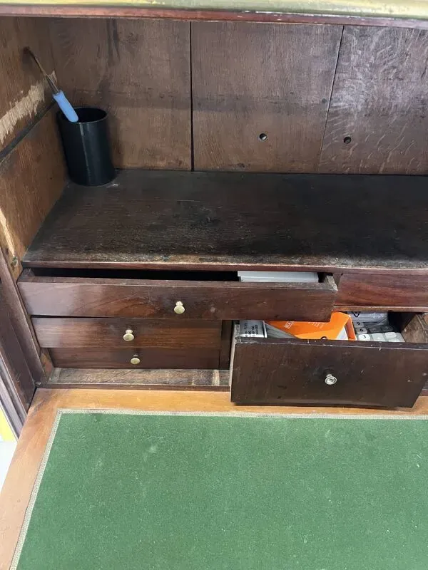 Illustration numéro 2 du produit Secrétaire style Louis XVI