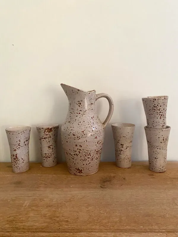 Illustration numéro 2 du produit Service à orangeade en grès moucheté signé Farah, Vallauris années 1960-70