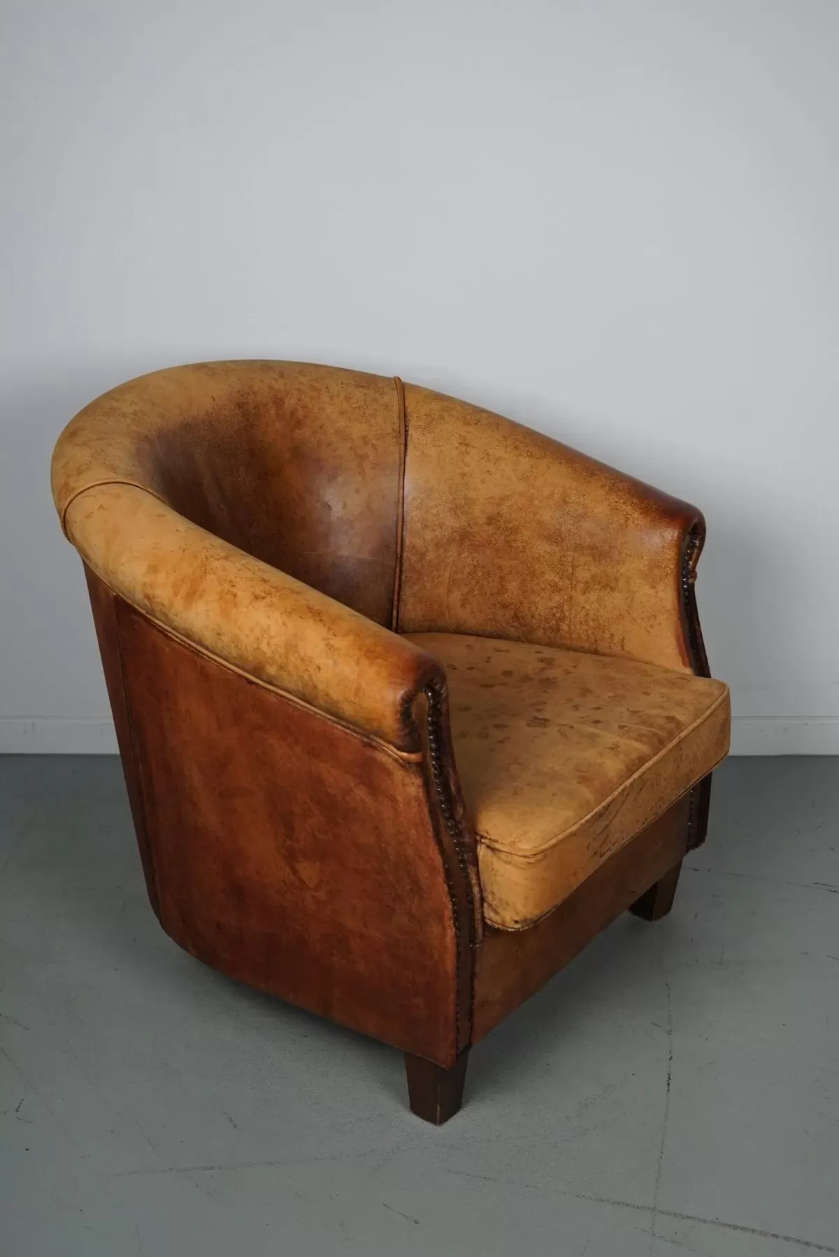 Illustration numéro 2 du produit Fauteuil club vintage en cuir couleur cognac, pays-bas