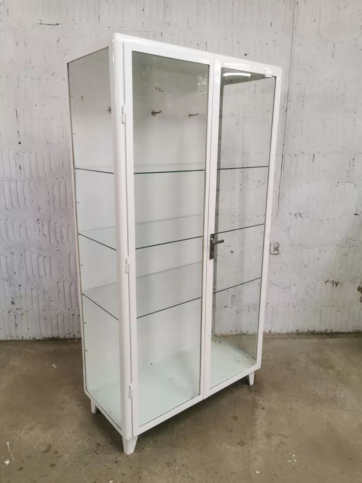 Illustration numéro 2 du produit Cabinet industriel médical