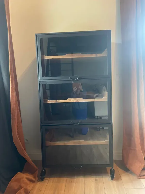 Illustration numéro 2 du produit Meuble industriel