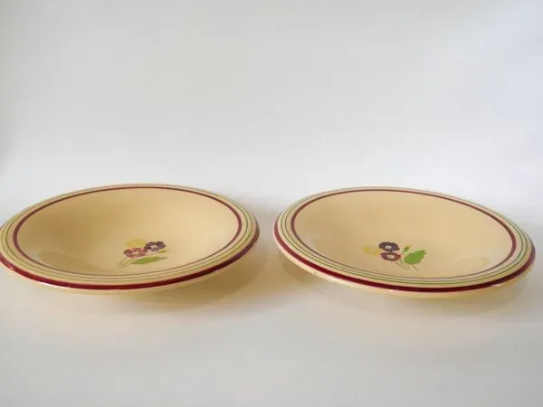 Illustration numéro 2 du produit paire de plats creux fleuris Gien 1950