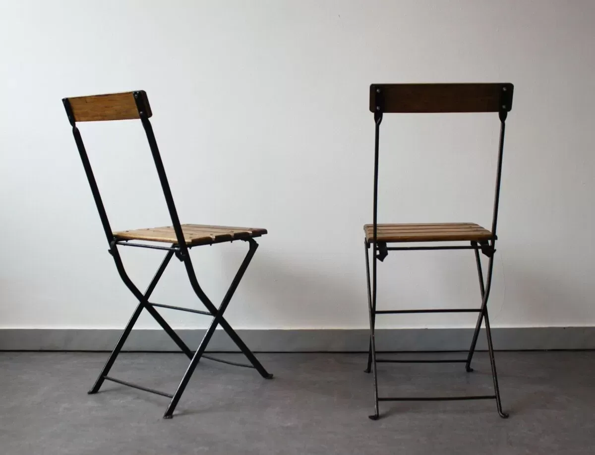 Illustration numéro 2 du produit Paire de chaises de bistrot pliables, France, 1930