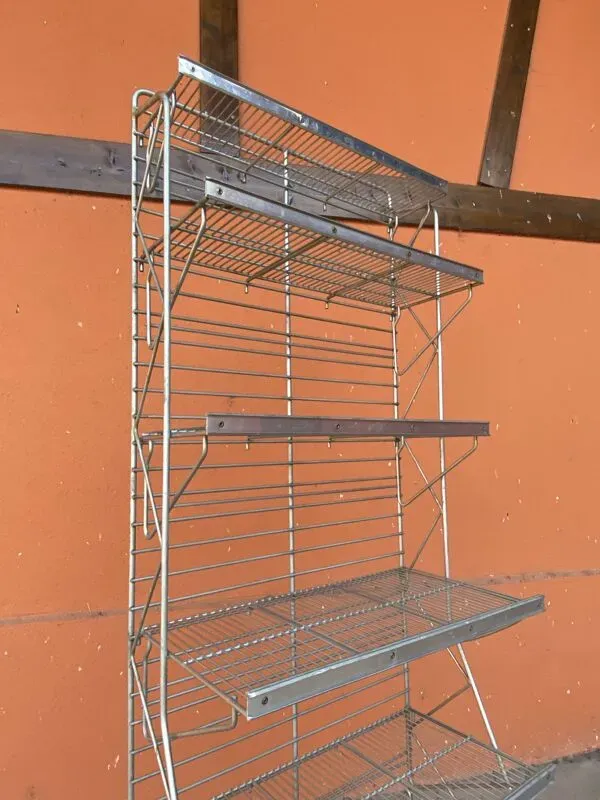 Illustration numéro 2 du produit Étagère industrielle commerce des années 1960