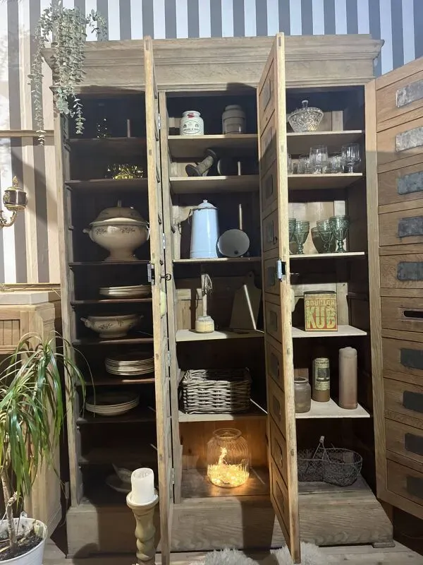 Illustration numéro 2 du produit Meuble de notaire