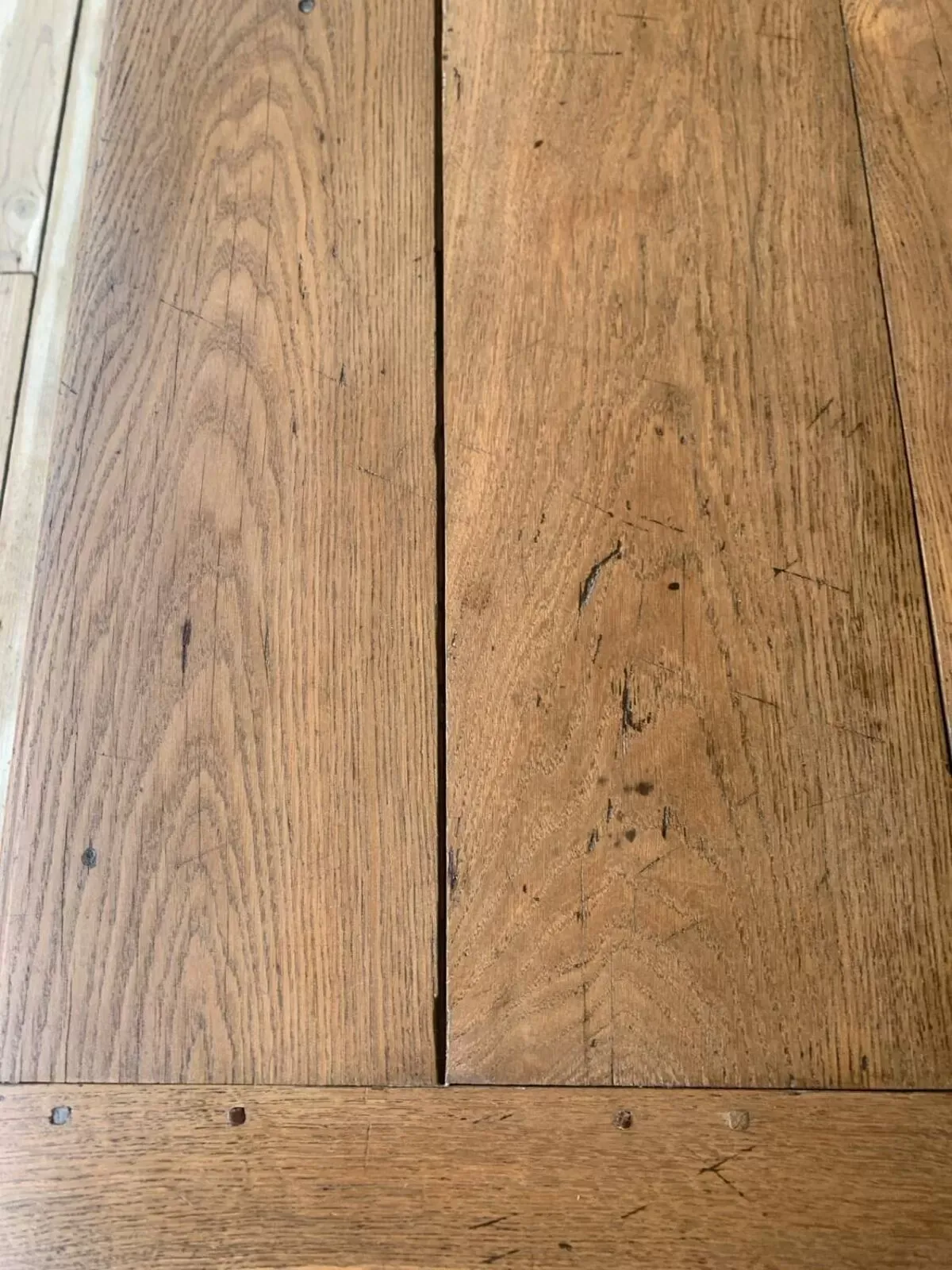 Illustration numéro 2 du produit Table