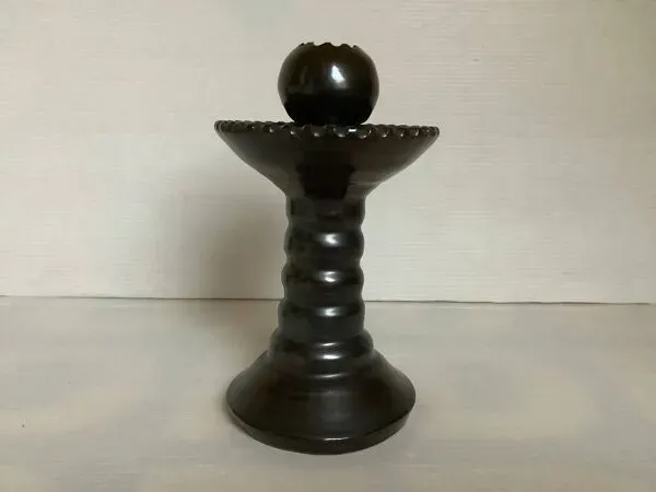 Illustration numéro 2 du produit Bougeoir glaçure marron